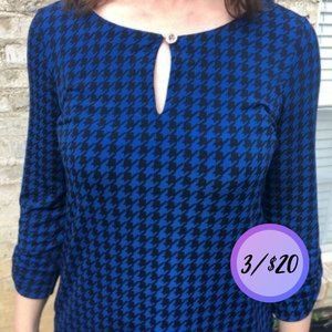 GOING SOON Keyhole neck shirt